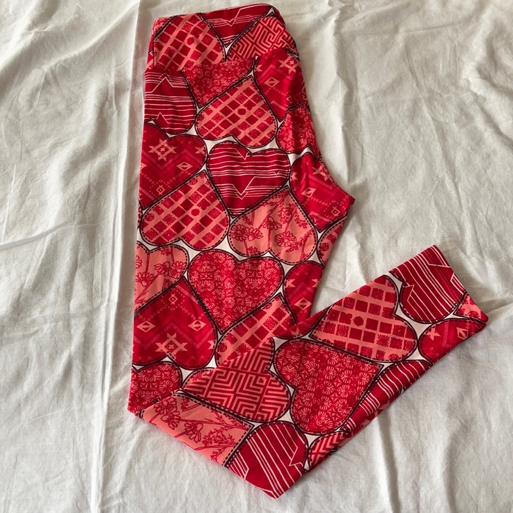 USED LuLaRoe TC Legging ( Valentine’s collection)